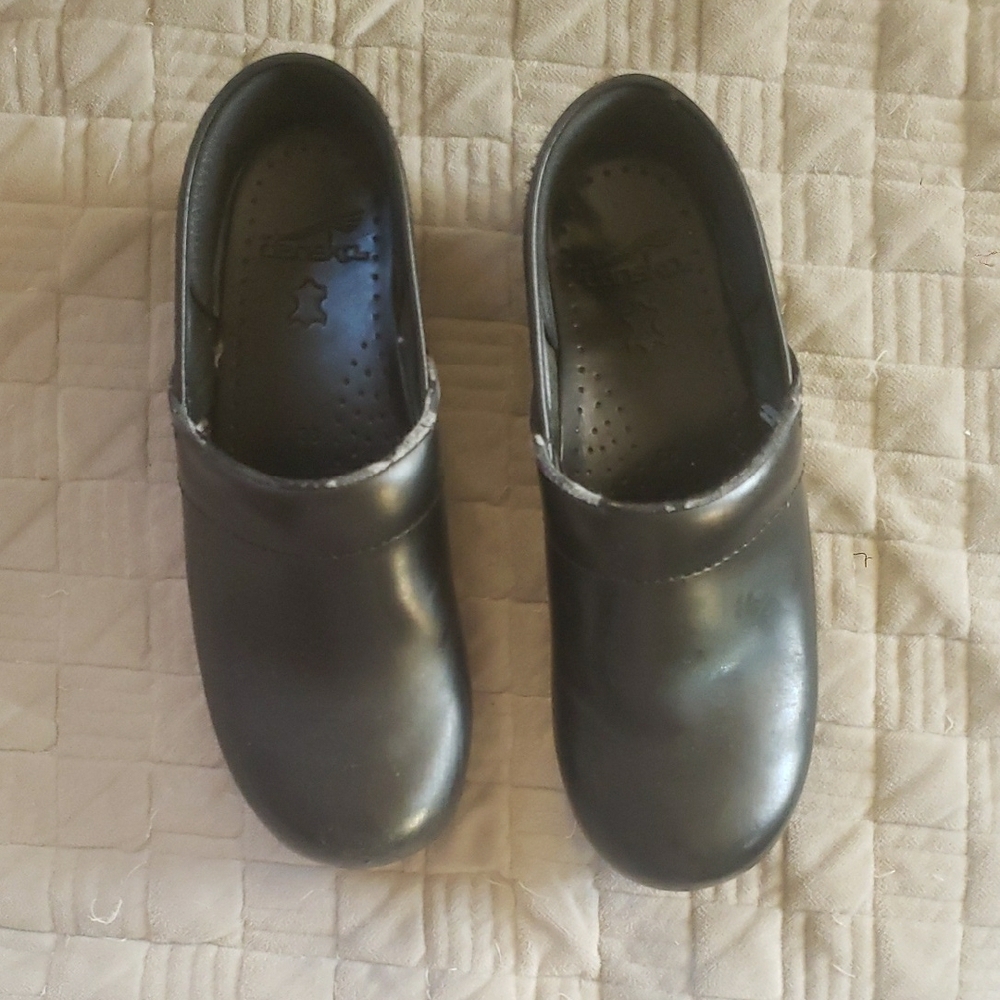 Black Clogs - Picture 2 of 7